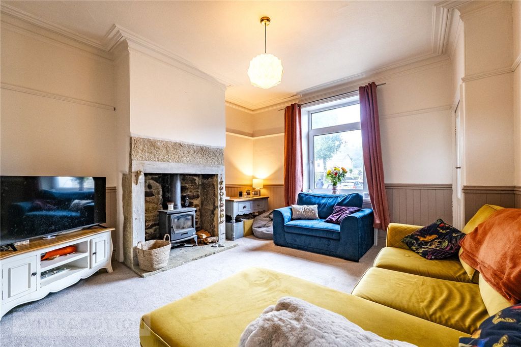 Property photo 3 of 20 Living Room