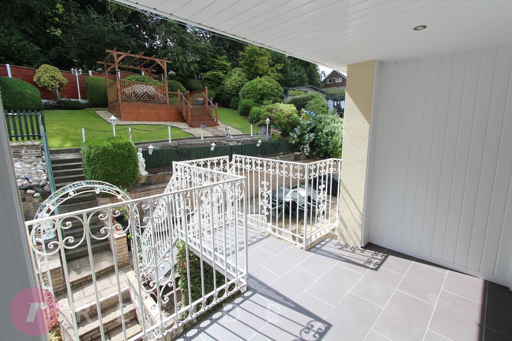 Property photo 3 of 18 Balcony