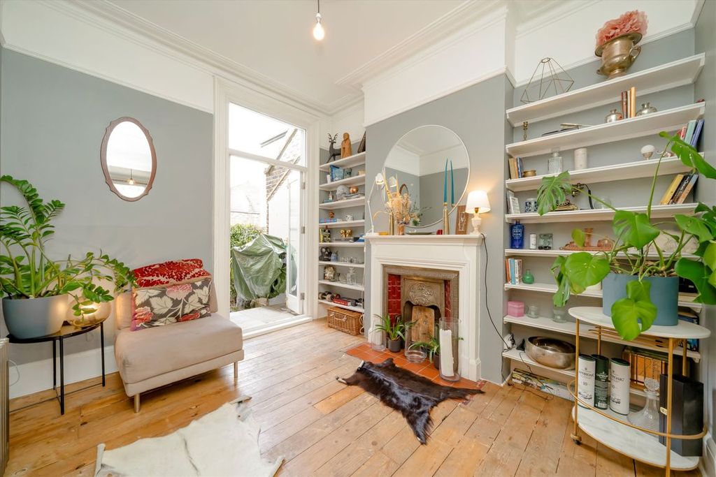 Property photo 2 of 12