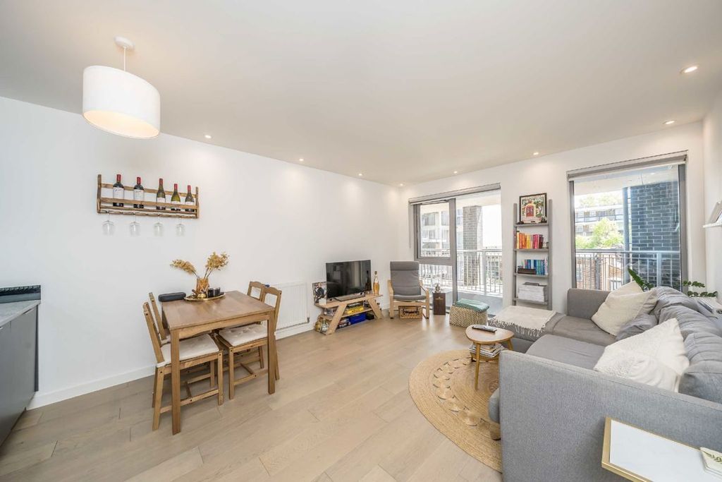 Property photo 1 of 6