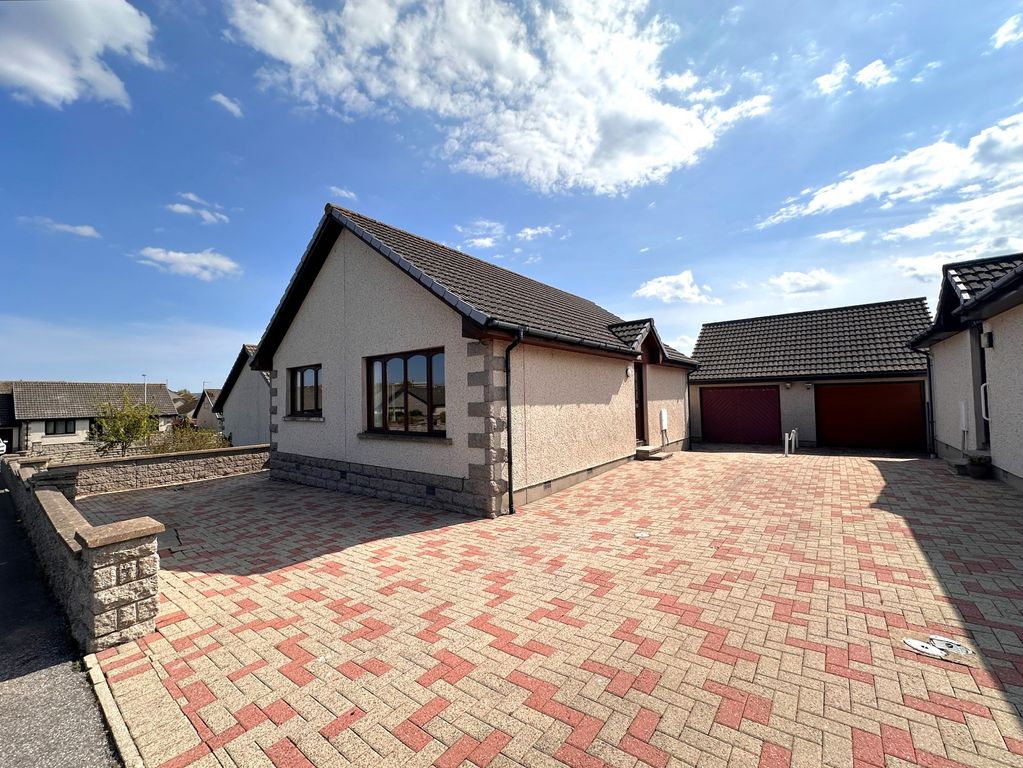 Property photo 1 of 10 Front
