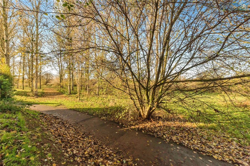 Property photo 2 of 14 Picture No. 23