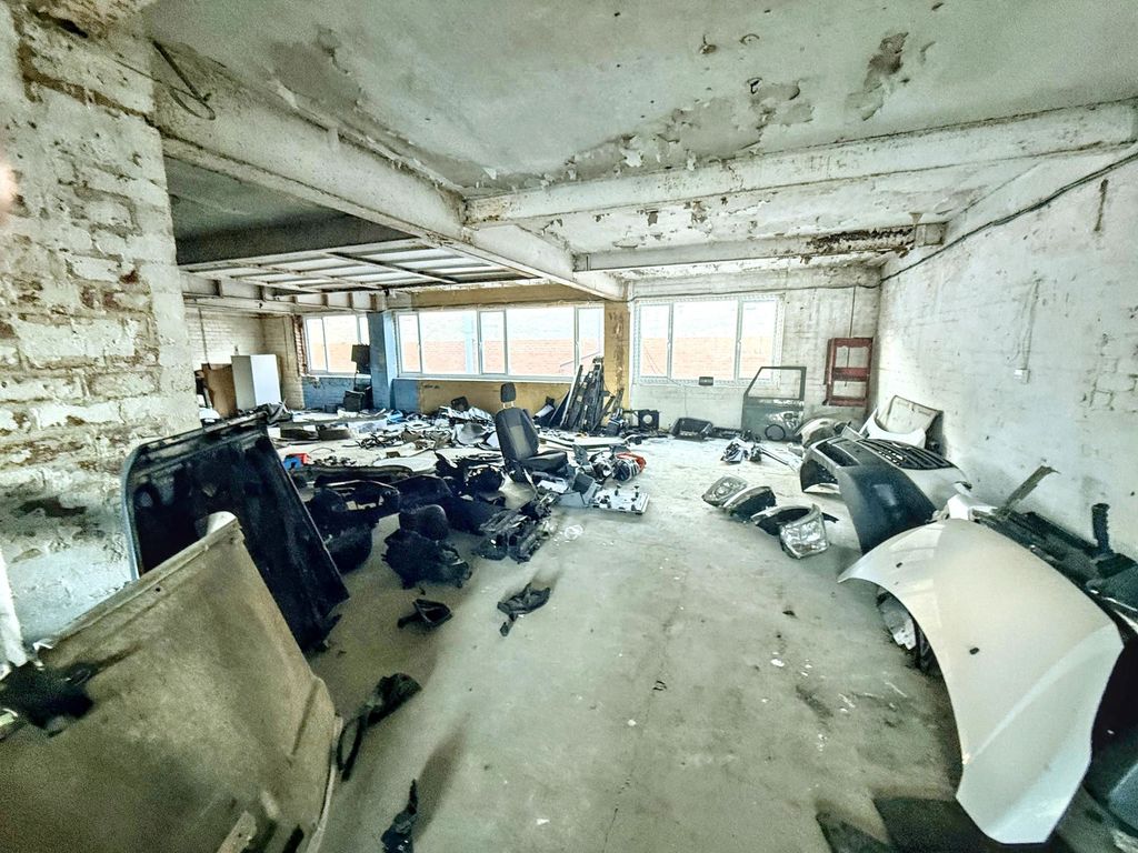 Property photo 3 of 12