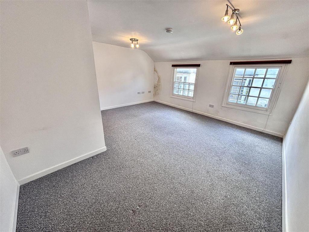 Property photo 3 of 8 Img_2220 1.Jpg
