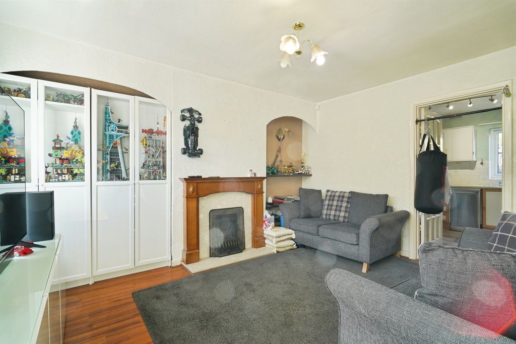 Property photo 2 of 20