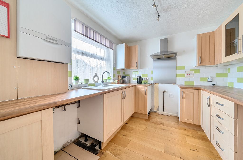 Property photo 3 of 14 1363162-7-68De6d4...