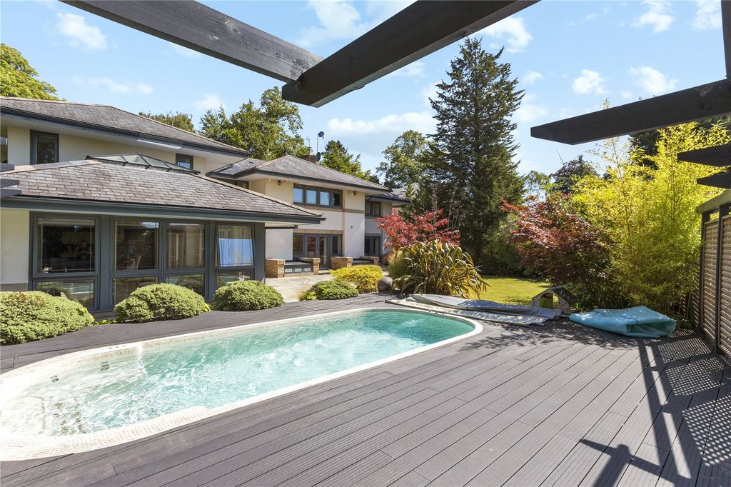 Property photo 2 of 19 Swimming Pool