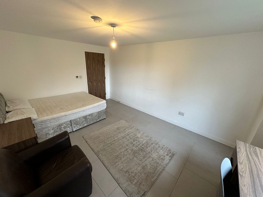 Property photo 3 of 10 Room D