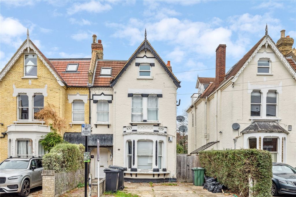 Property photo 2 of 9 Picture No. 15