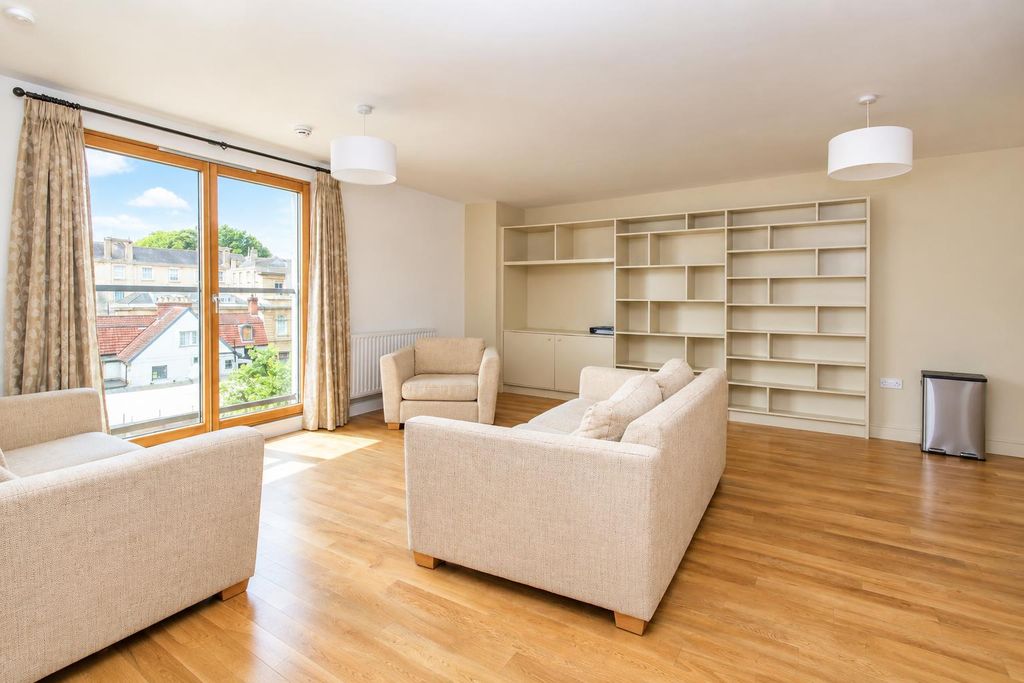 Property photo 2 of 12 d75Ff4d1-c5A2-42Ea-834d-1c0736B93916.Png