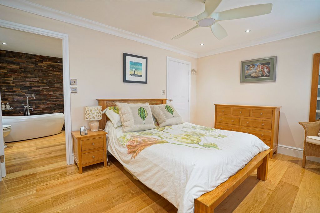 Property photo 3 of 16 Picture No. 04