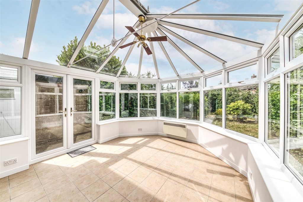 Property photo 2 of 27