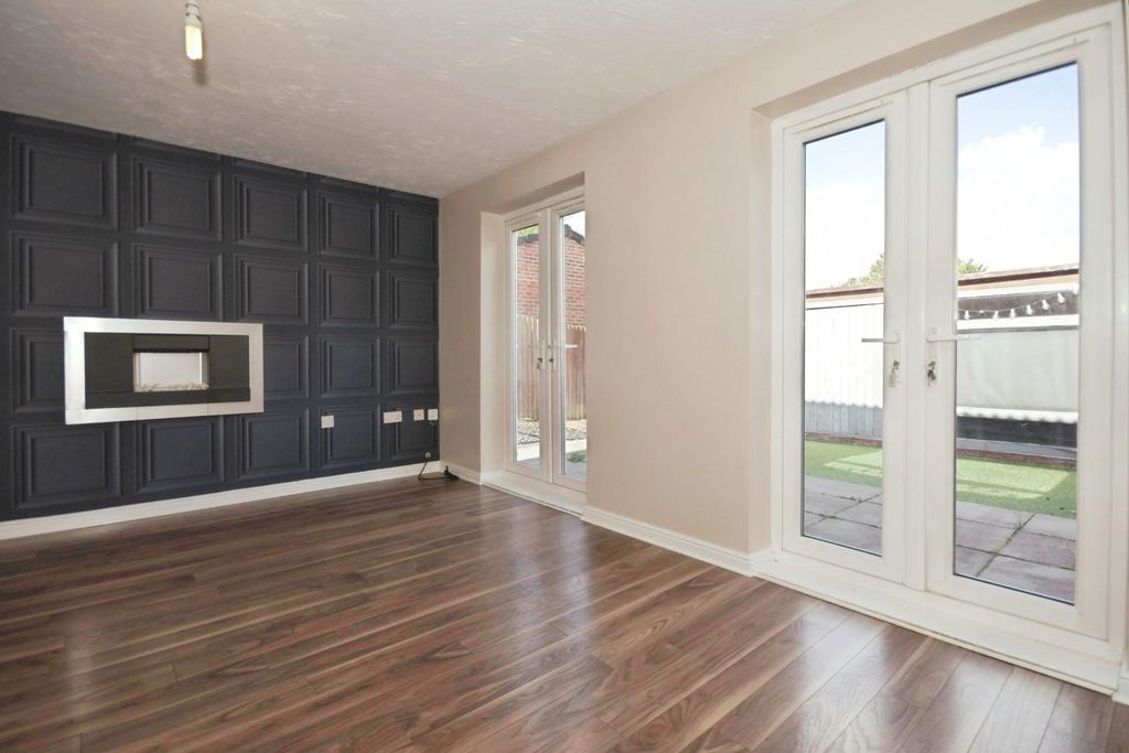 Property photo 2 of 15 Lounge.Jpg