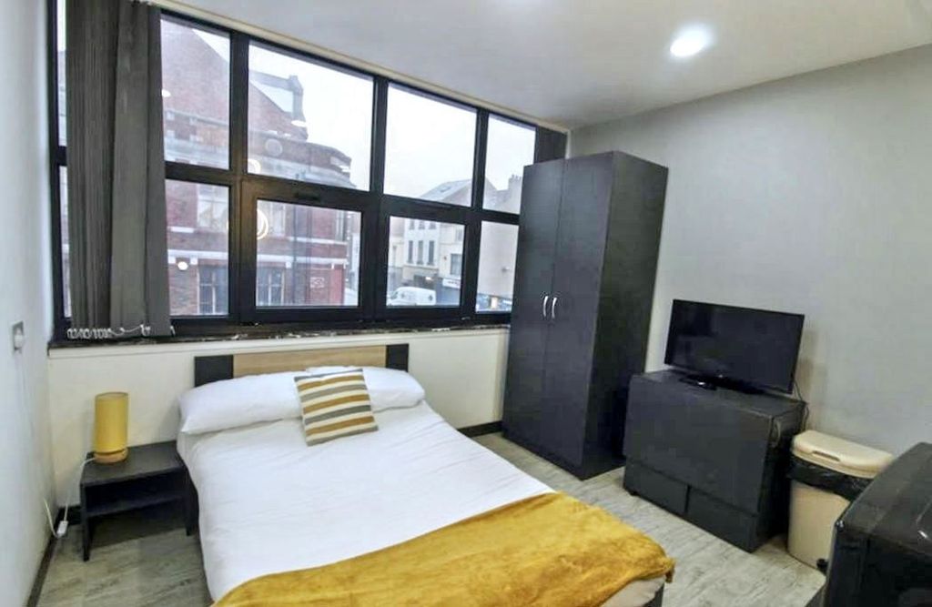 Property photo 2 of 8