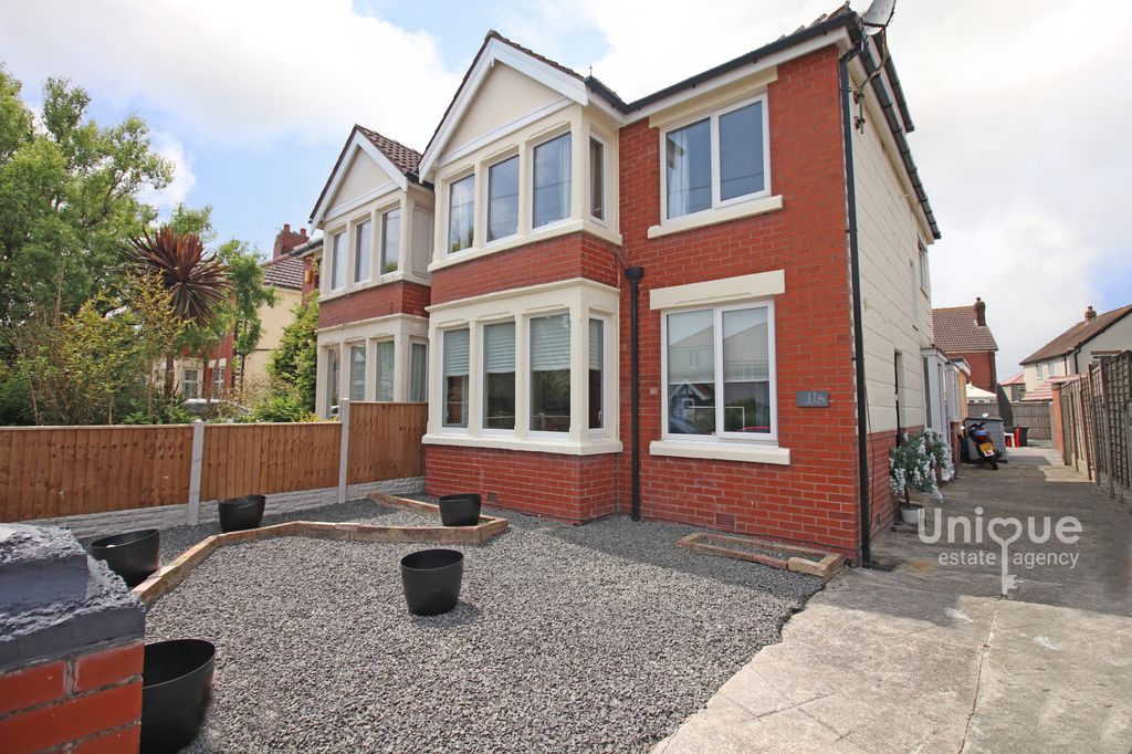 Property photo 2 of 31