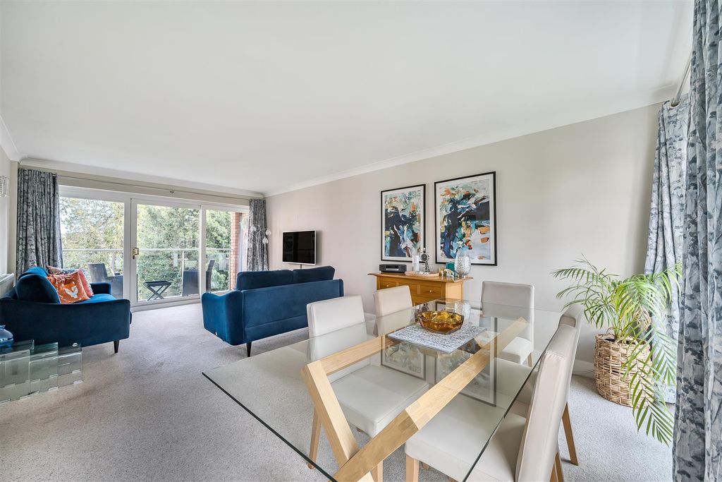 Property photo 2 of 14 Living/Dining