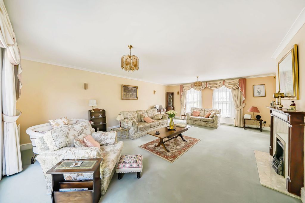 Property photo 3 of 18