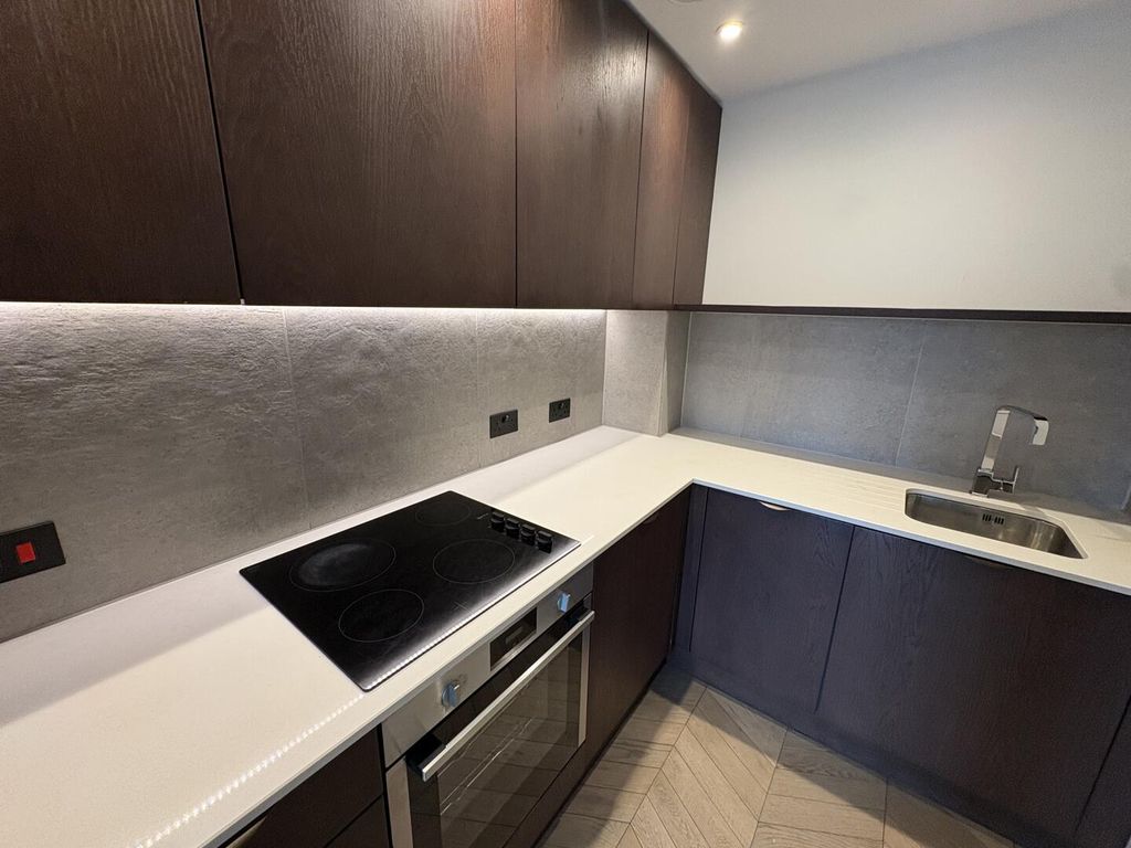 Property photo 3 of 11 Kitchen