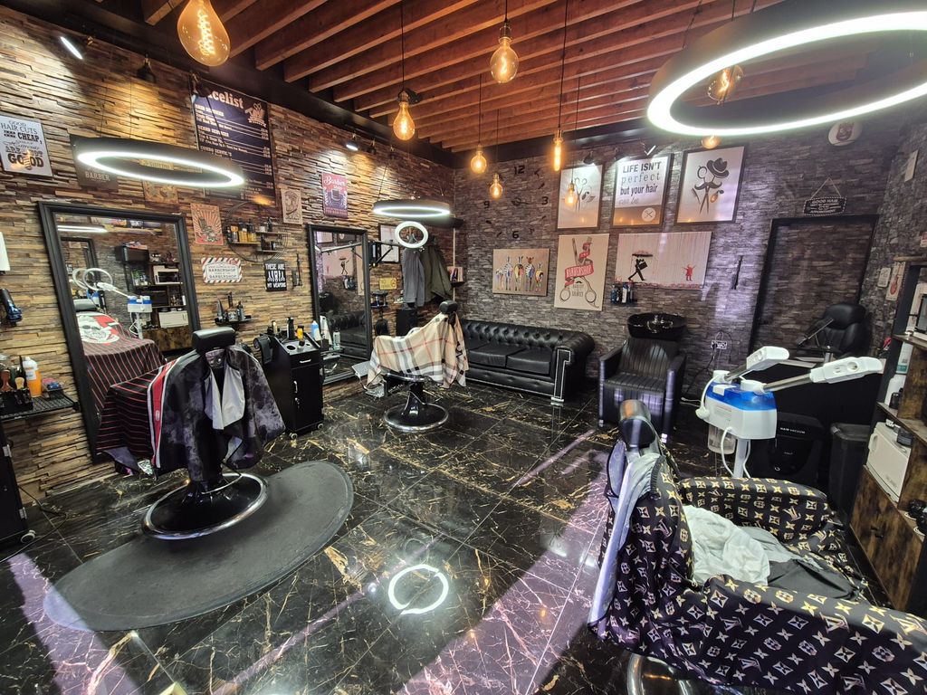 Property photo 2 of 6 Shop