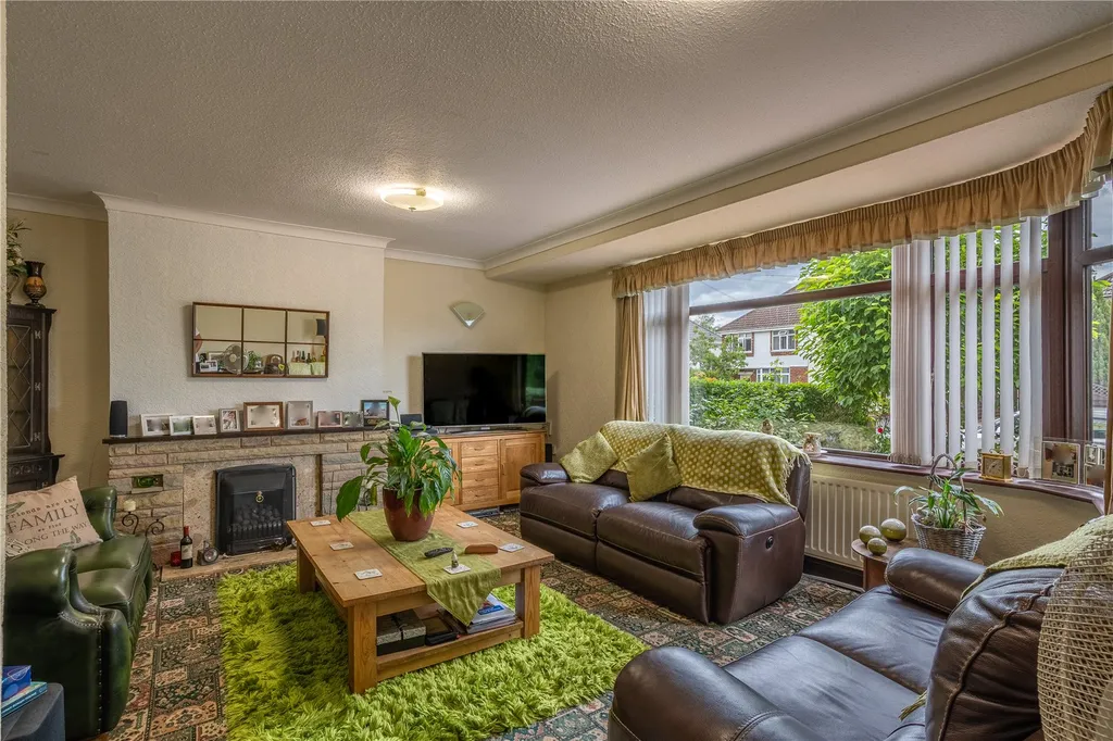 House in Wolverhampton, Claregate - More