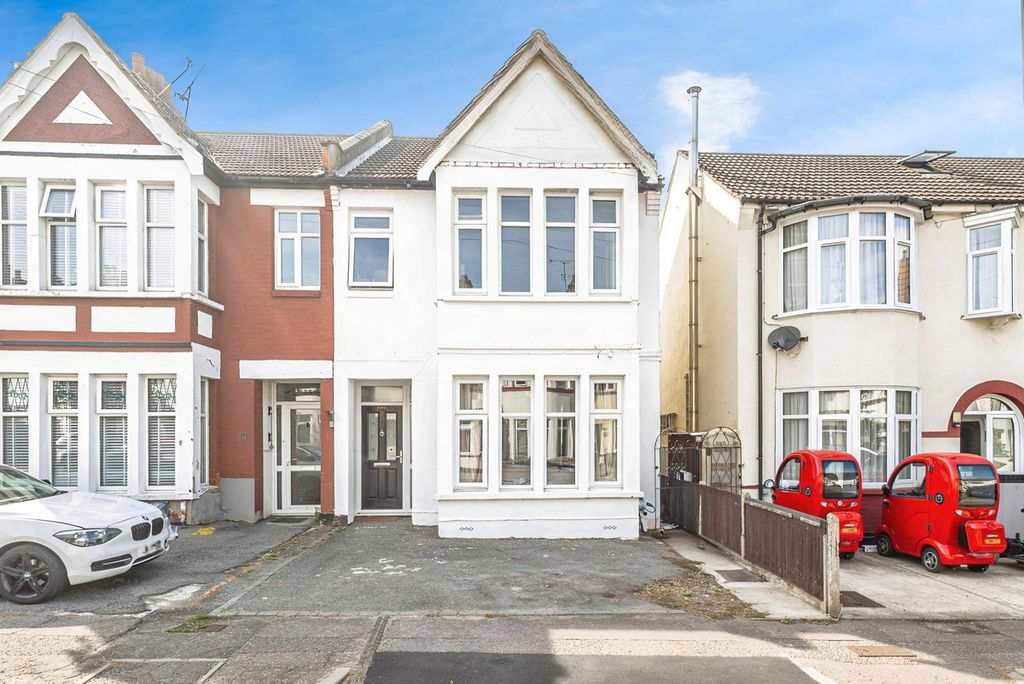 Property photo 2 of 31
