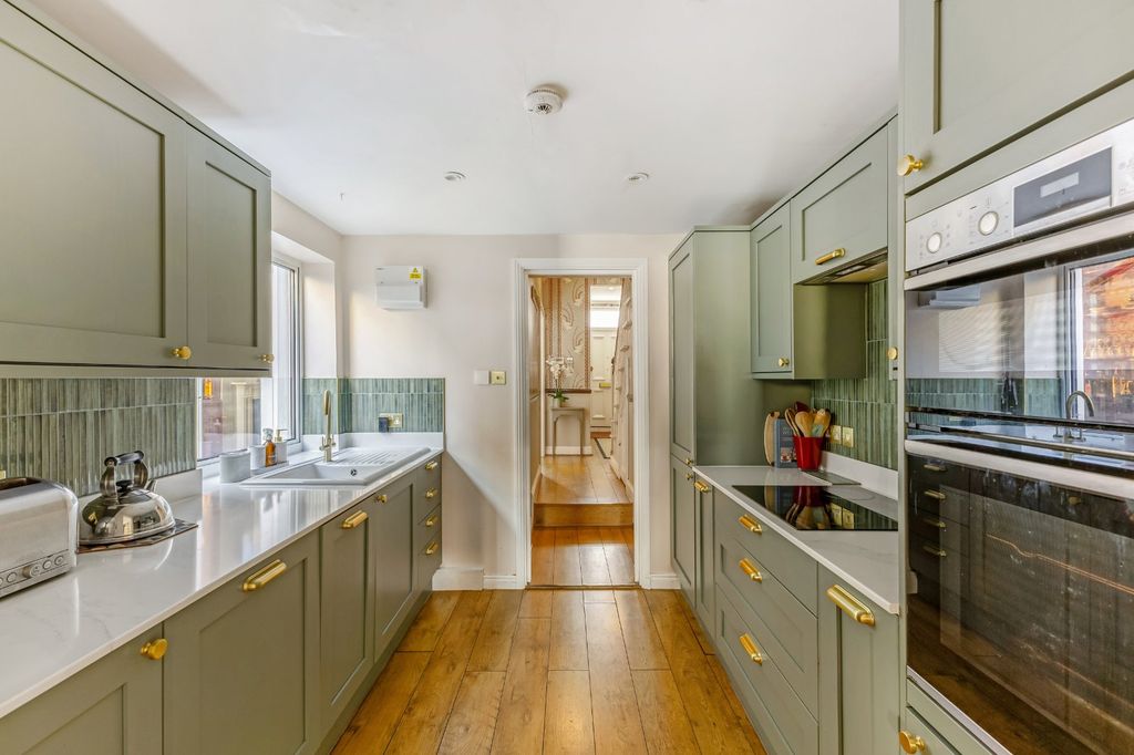 Property photo 3 of 20 Kitchen