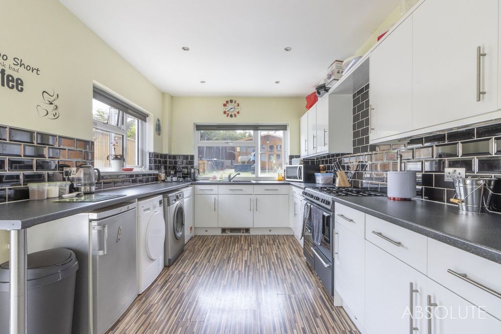 Property photo 3 of 32