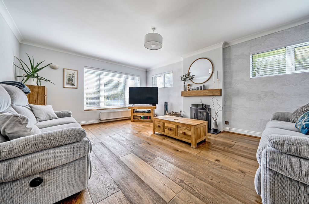 Property photo 2 of 19 1355970-20-68cd6d...