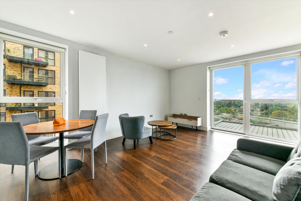 Property photo 2 of 12 Image