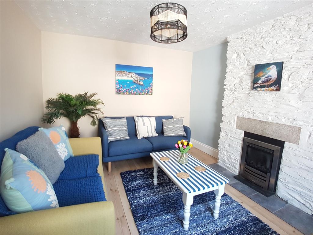 Property photo 3 of 17 Sitting Room