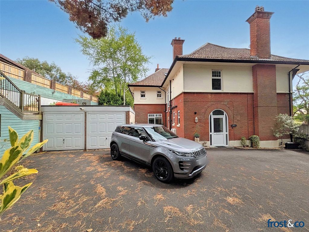 Property photo 1 of 15 Luscombe Road