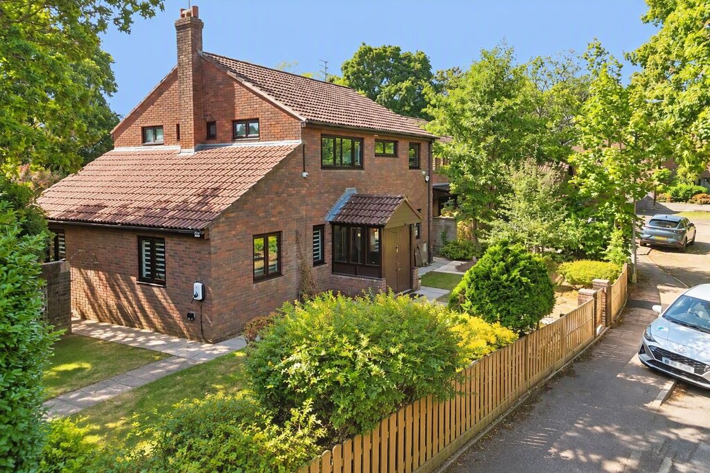 Property photo 1 of 32