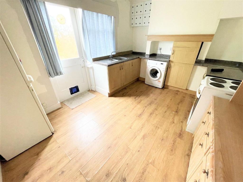 Property photo 3 of 6 Kitchen.Jpg