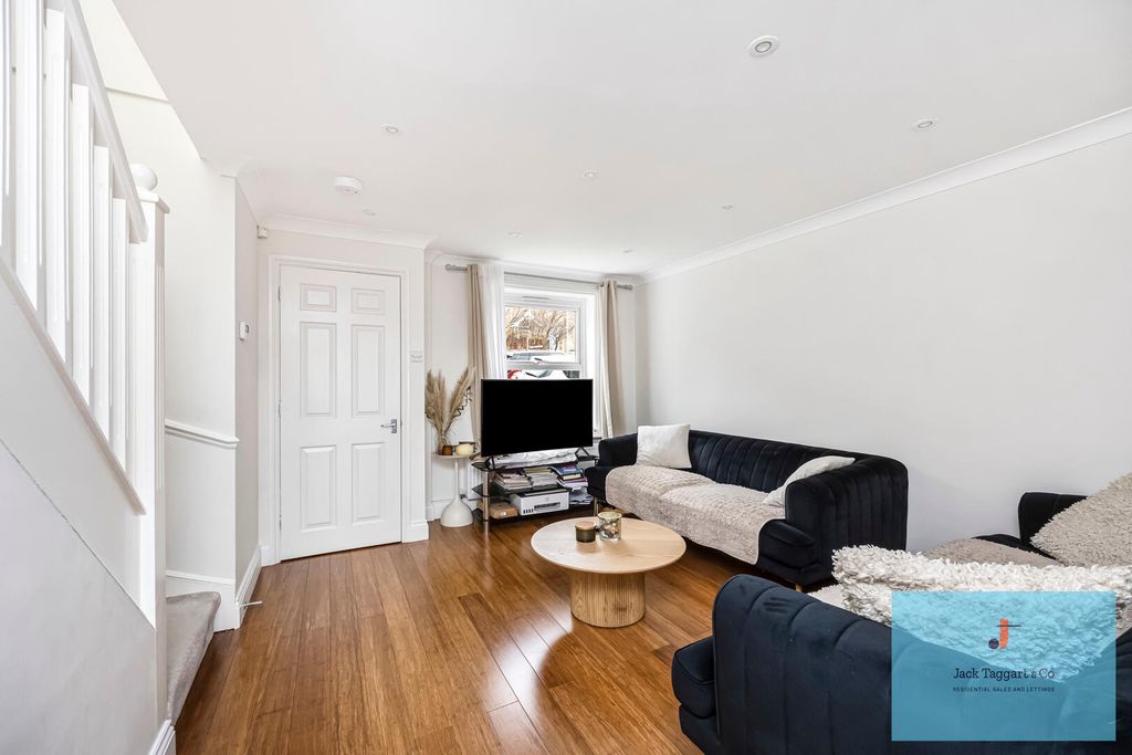 Property photo 3 of 17 Living Room