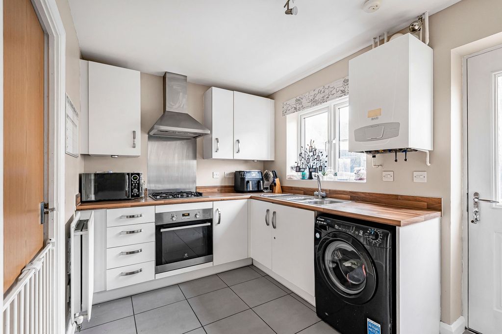 Property photo 3 of 14