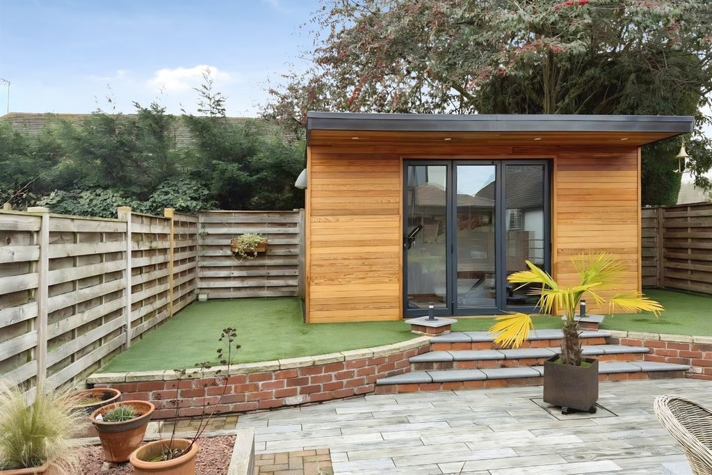 Property photo 3 of 35 (Main)