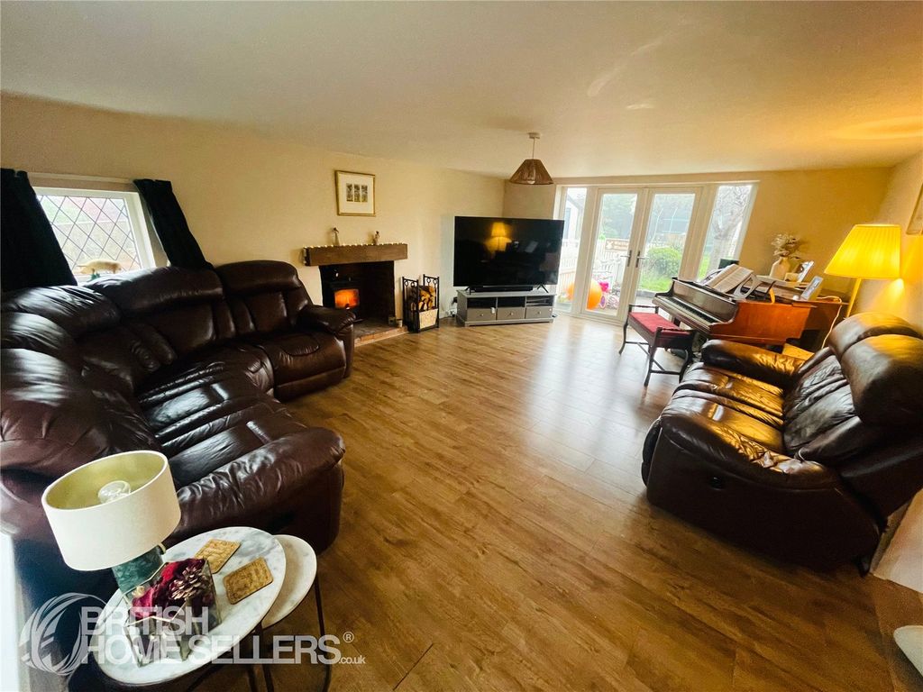 Property photo 2 of 32 Picture No. 13