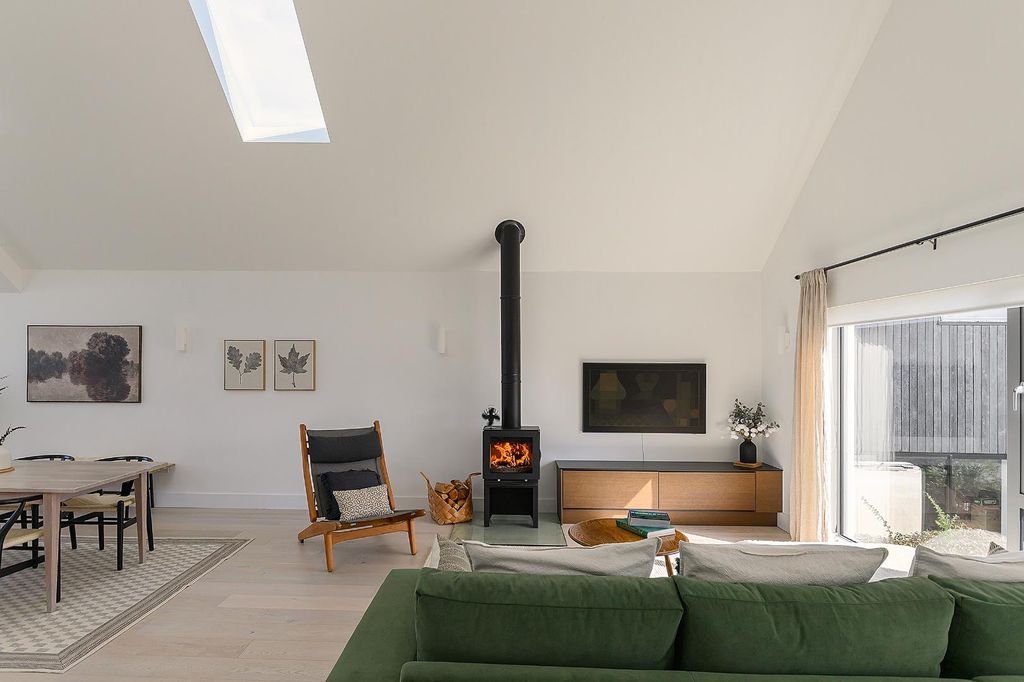 Property photo 3 of 41 4T7Acn - Reception Room F.Jpg