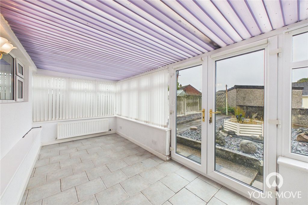 Property photo 3 of 10 Conservatory