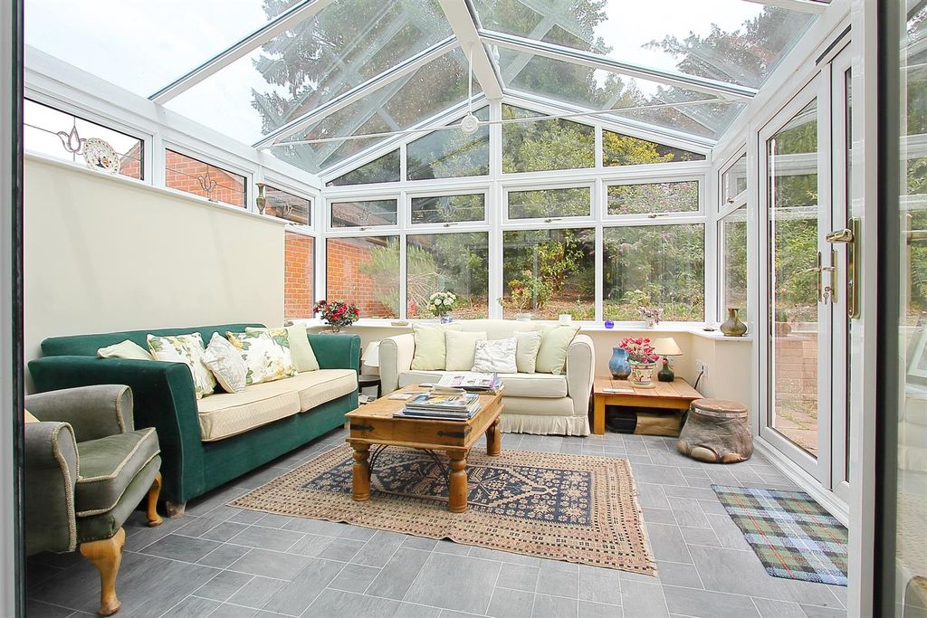 Property photo 3 of 8 Conservatory