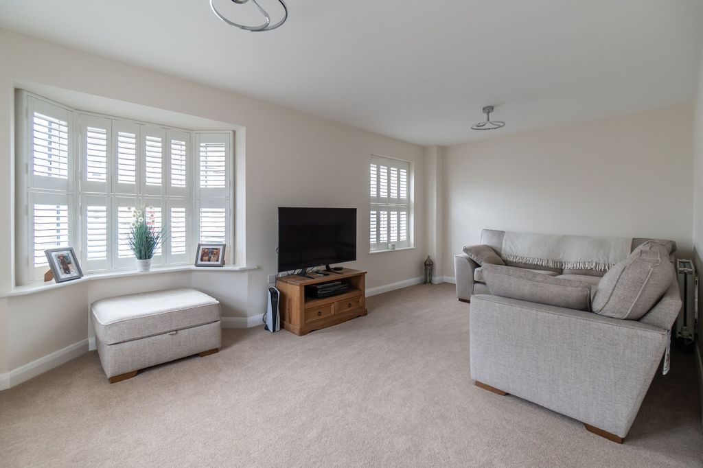 Property photo 3 of 23 Lounge