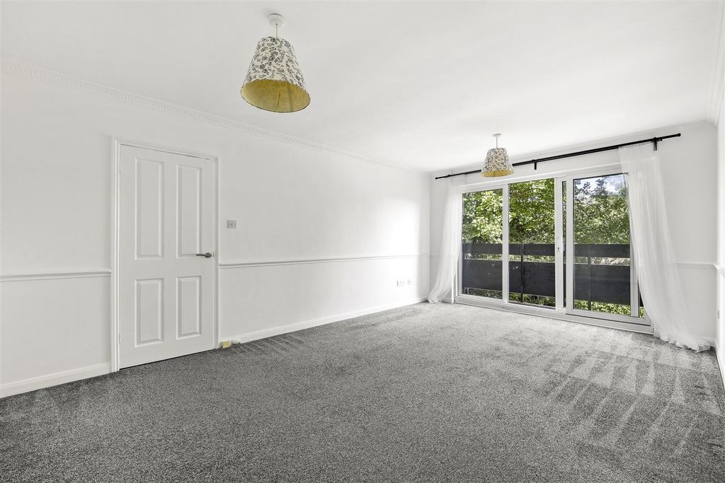 Property photo 3 of 15 4D4A4055.Jpg
