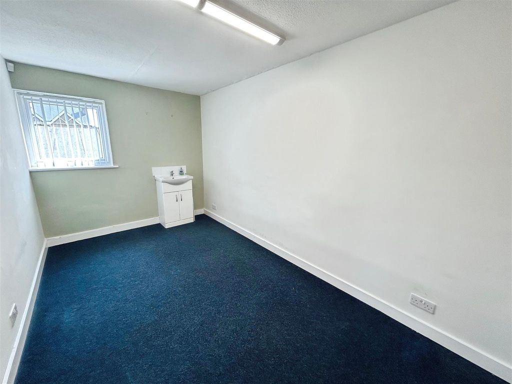 Property photo 3 of 7 c22Eac0d-E-4532-95DC-B04926C5C3D4-4212-0000008E288