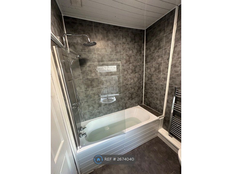 Property photo 3 of 10 Bathroom