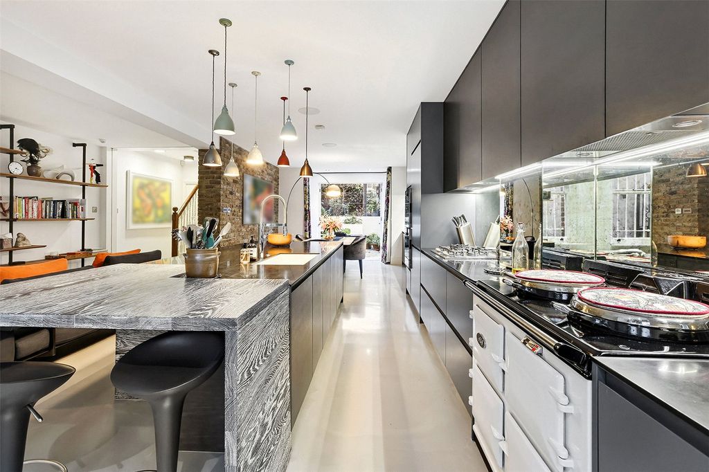 Property photo 3 of 19 Kitchen/Dining Room