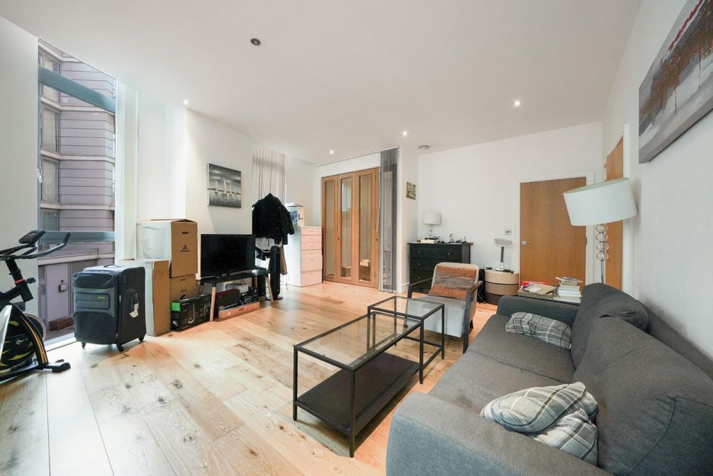 Property photo 2 of 11 Flat 2 Signal House - C256Sl96Dwicnybc8Zt0.Jpg