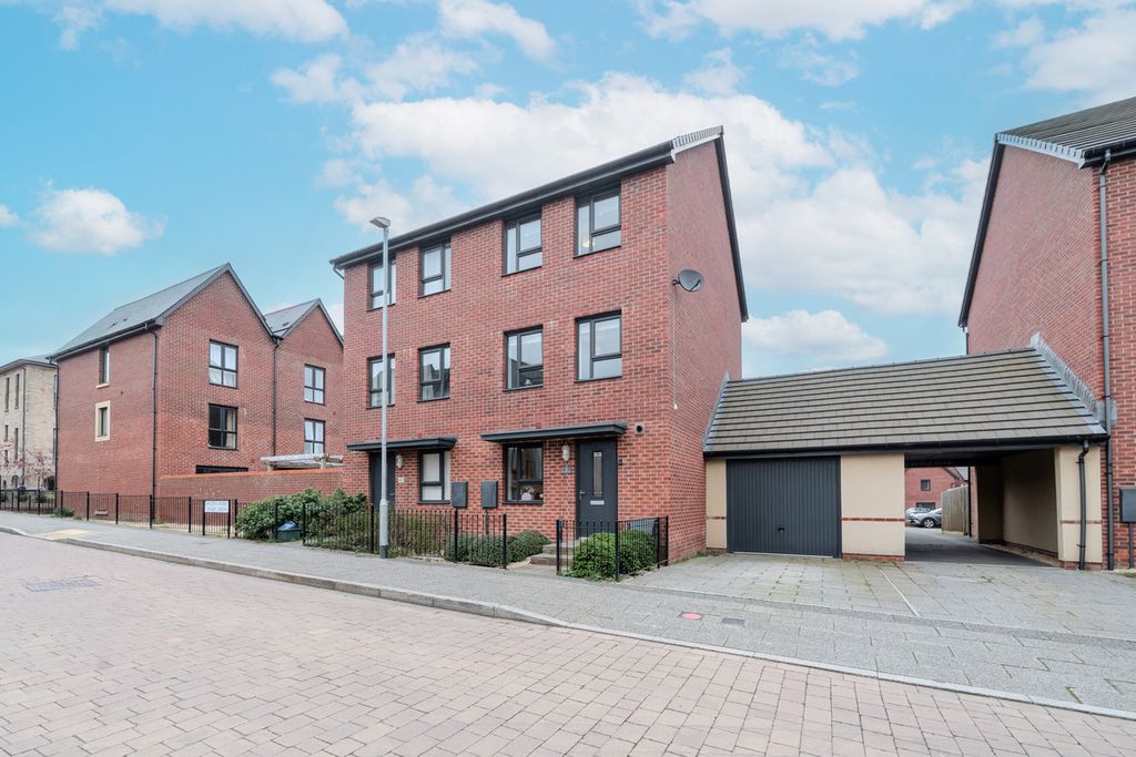 Property photo 1 of 27