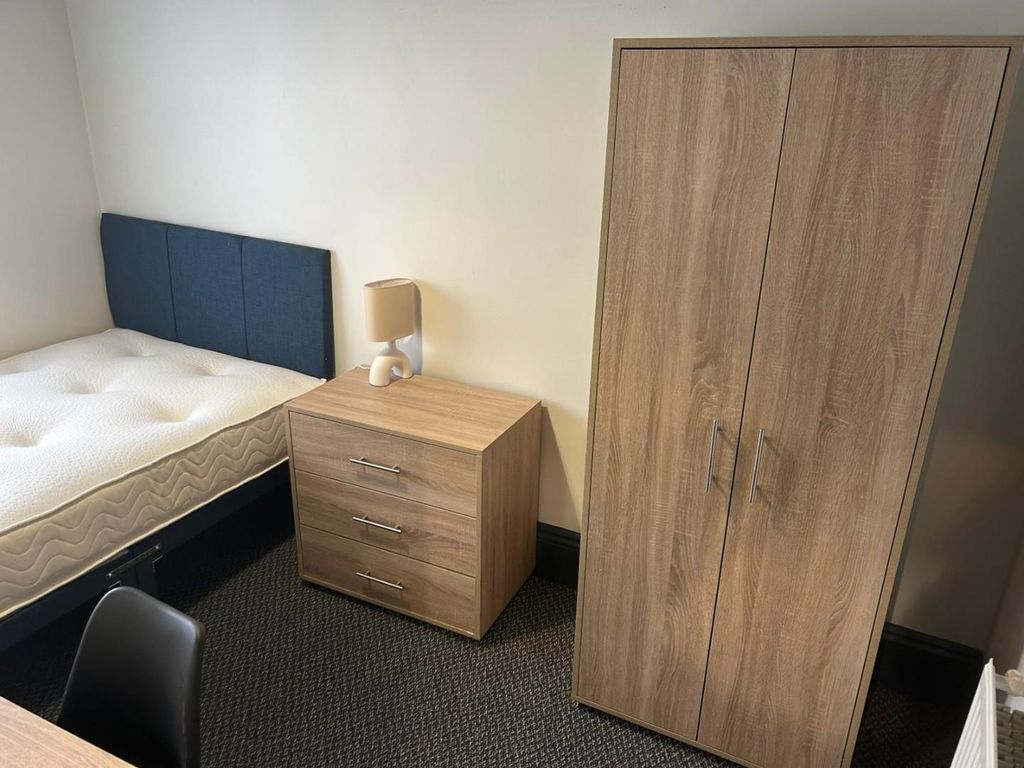 Property photo 3 of 6 d954190c-56c1-4080-8533-5854F9cd9Fef.Jpg