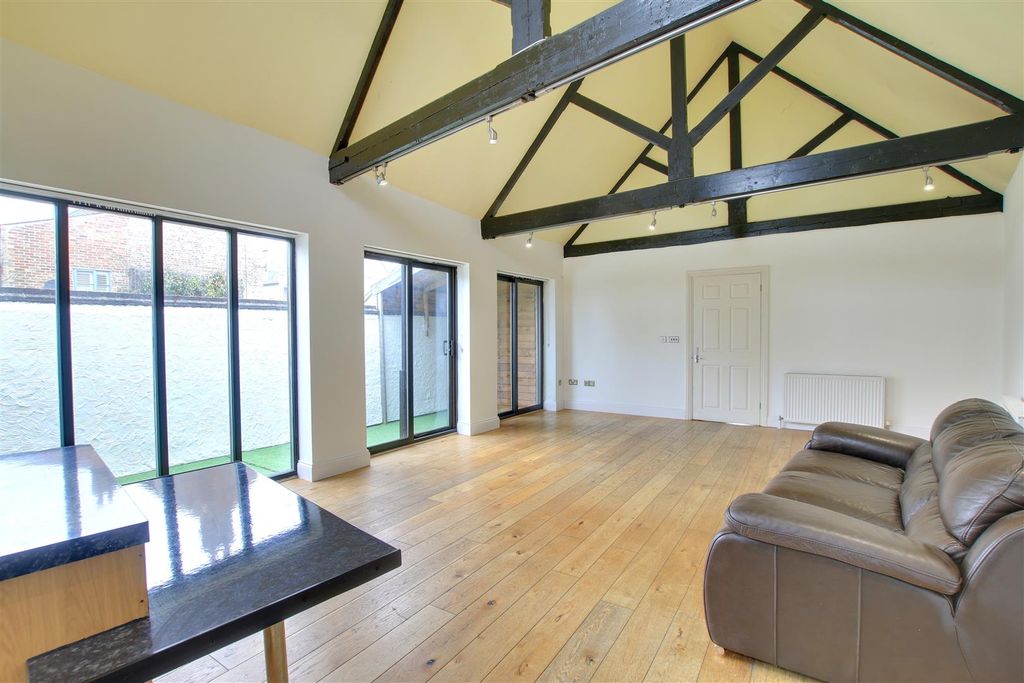 Property photo 2 of 9 Img_8113-Img_8115.Jpg