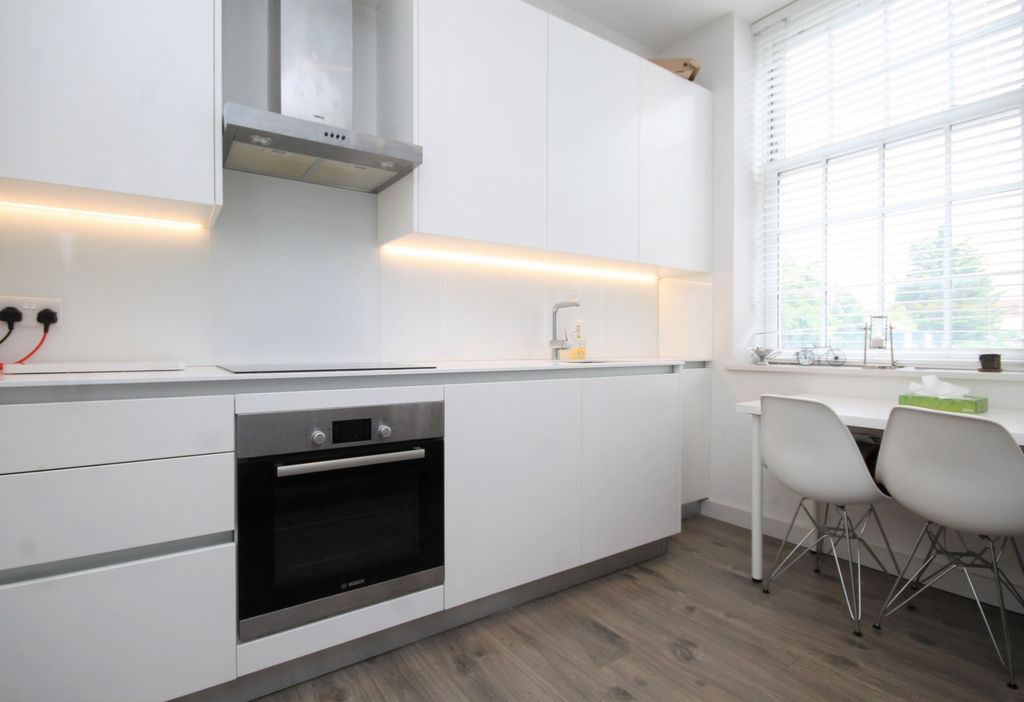 Property photo 3 of 11 Kitchen